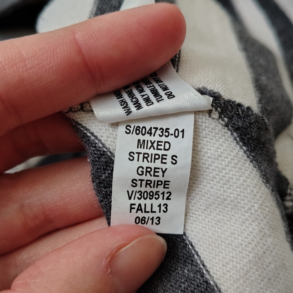 Gap 100% Cotton Women's Small Gray & White Striped Mini Skirt - Picture 10 of 11